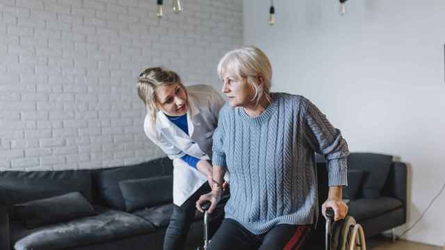 Atención sociosanitaria a personas dependientes en instituciones sociales 28