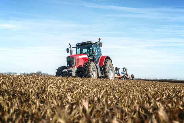 Manejo y mantenimiento del tractor agrícola y equipos de producción